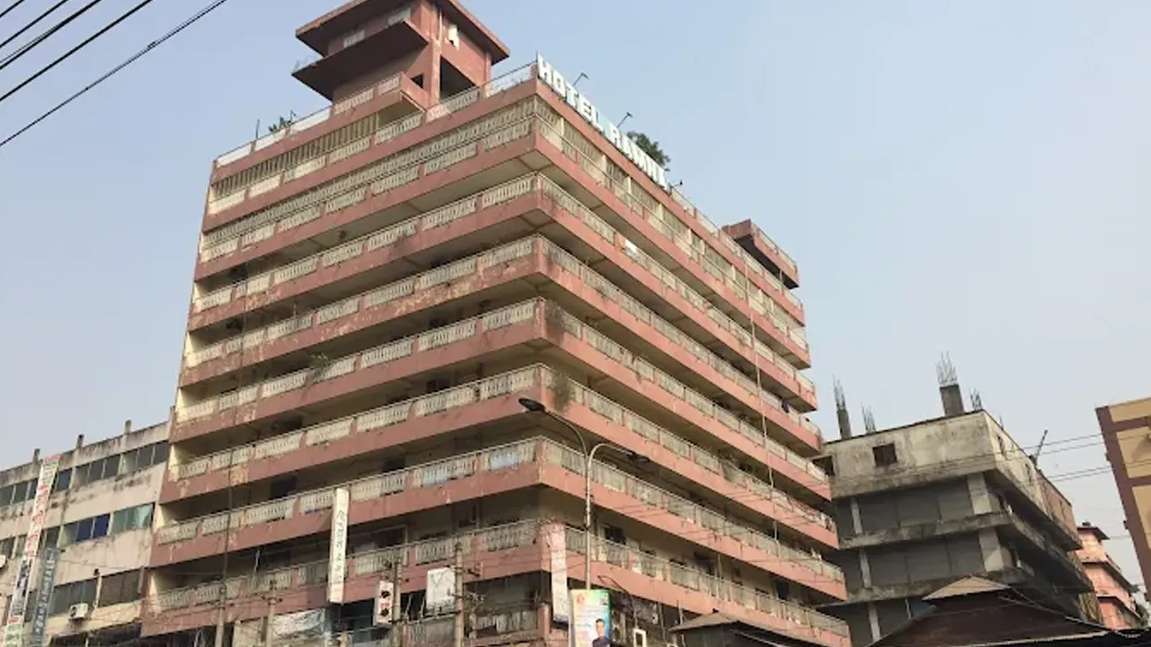 গভীর রাতে গুলিস্তানের মার্কেটে আগুন